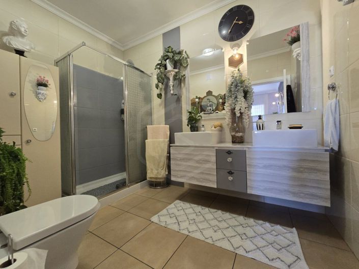 Image No.30-2 Bed House for sale