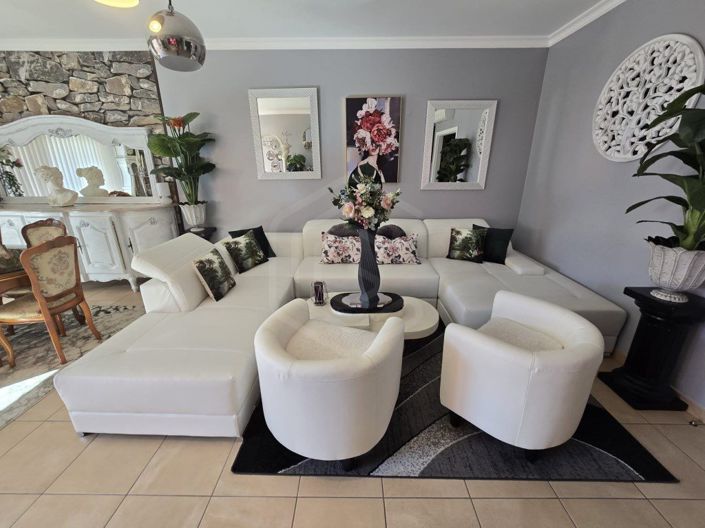 Image No.4-2 Bed House for sale