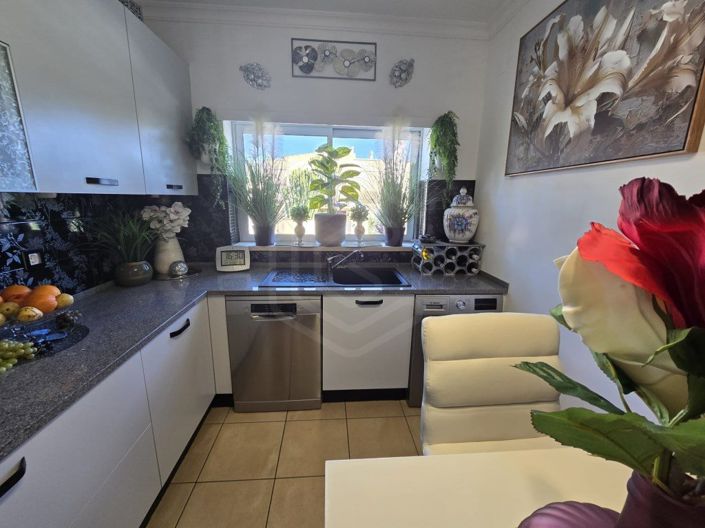 Image No.5-2 Bed House for sale