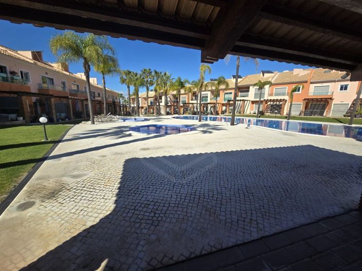 Image No.7-2 Bed House for sale