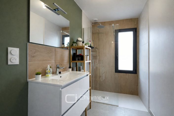 Image No.17-3 Bed House for sale