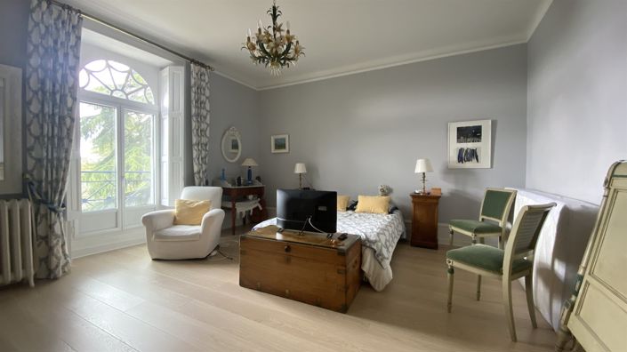 Image No.24-7 Bed House for sale