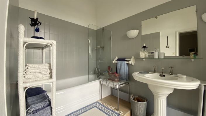 Image No.30-7 Bed House for sale