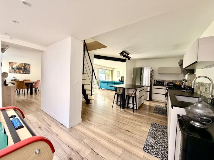 Image No.2-5 Bed House for sale