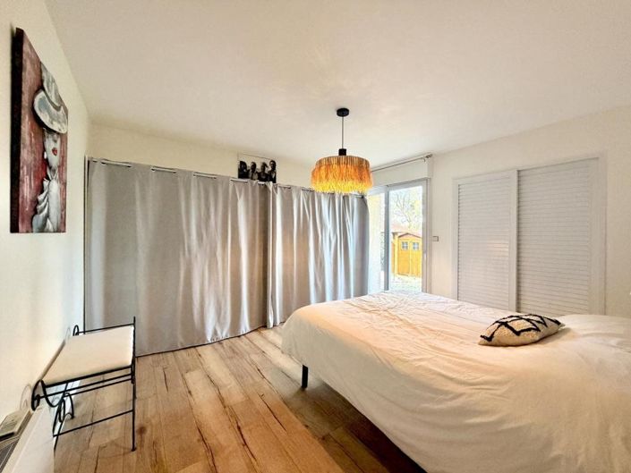 Image No.5-5 Bed House for sale