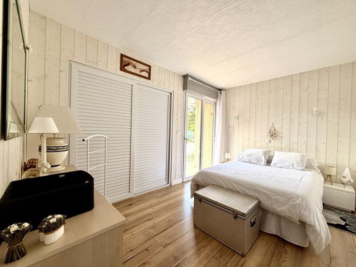 Image No.6-5 Bed House for sale