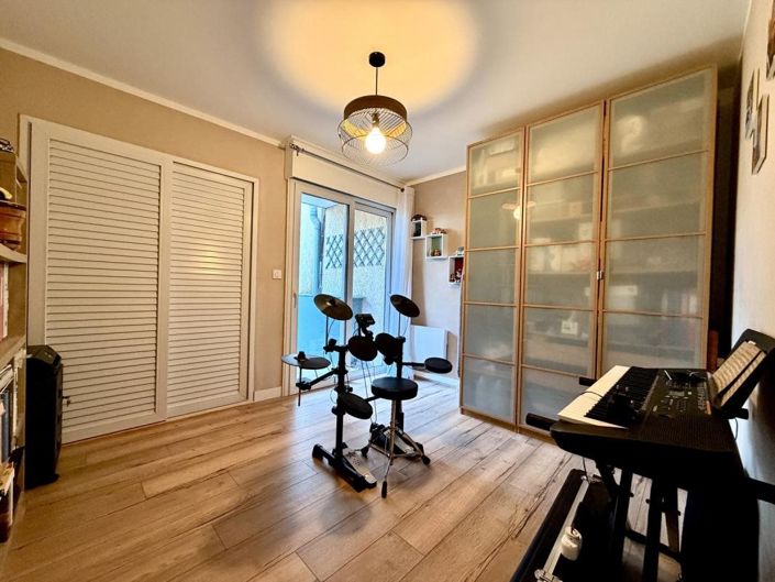 Image No.7-5 Bed House for sale