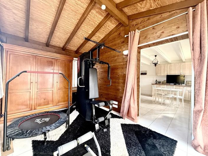 Image No.9-5 Bed House for sale