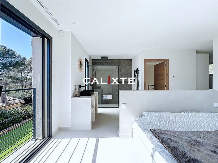 Image No.11-3 Bed House for sale