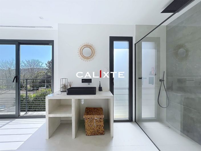 Image No.12-3 Bed House for sale