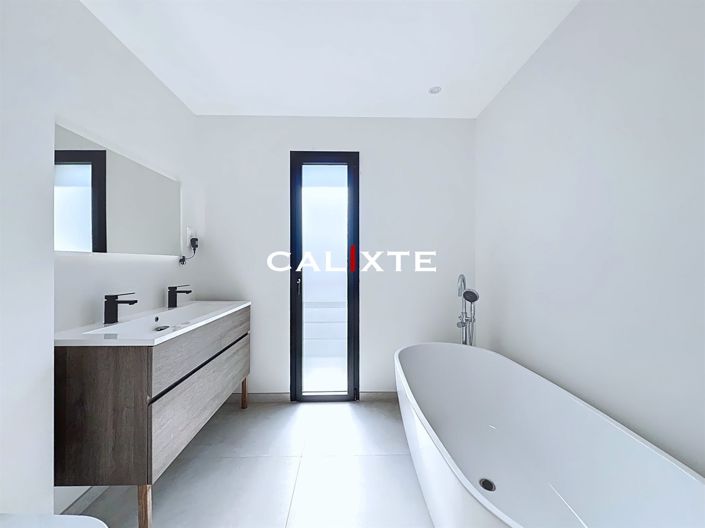 Image No.16-3 Bed House for sale