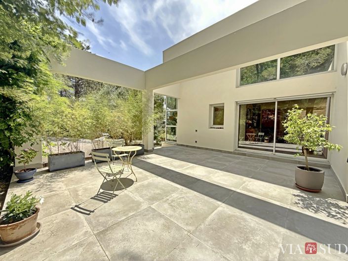 Image No.5-5 Bed House for sale