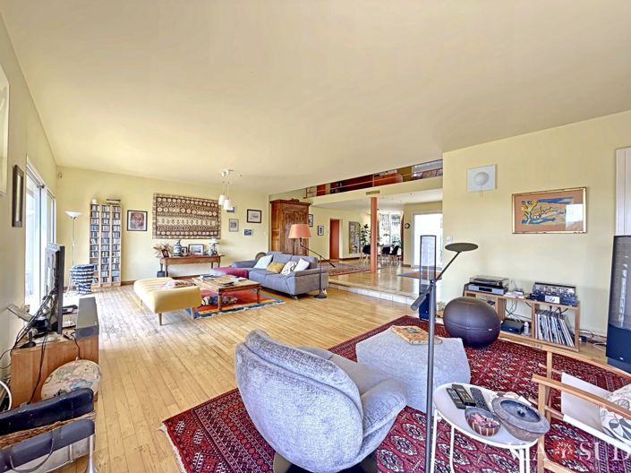 Image No.6-5 Bed House for sale