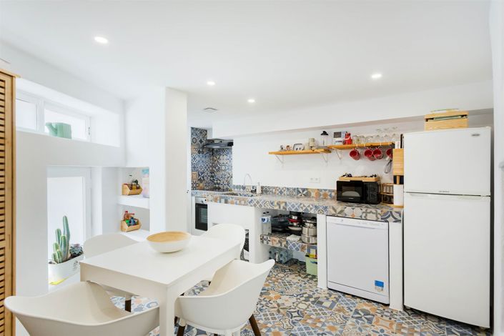 Image No.8-2 Bed House for sale