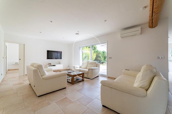 Image No.6-3 Bed House for sale