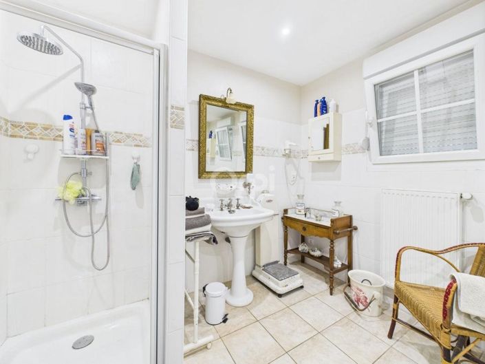 Image No.12-Maison de 8 chambres à vendre à Franche-Comté