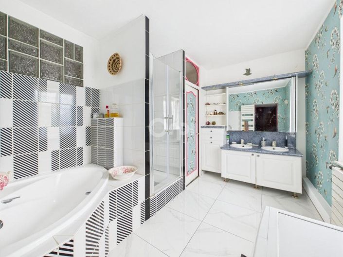 Image No.14-Maison de 8 chambres à vendre à Franche-Comté