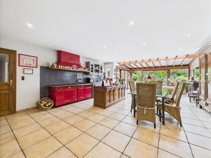 Image No.4-8 Bed House for sale