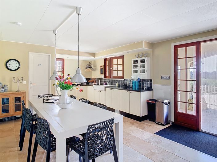 Image No.11-5 Bed House for sale