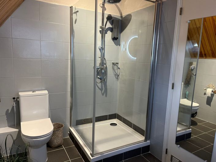 Image No.18-5 Bed House for sale