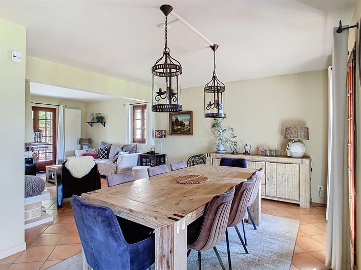 Image No.6-5 Bed House for sale