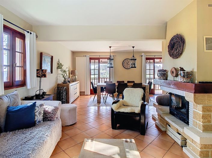 Image No.8-5 Bed House for sale