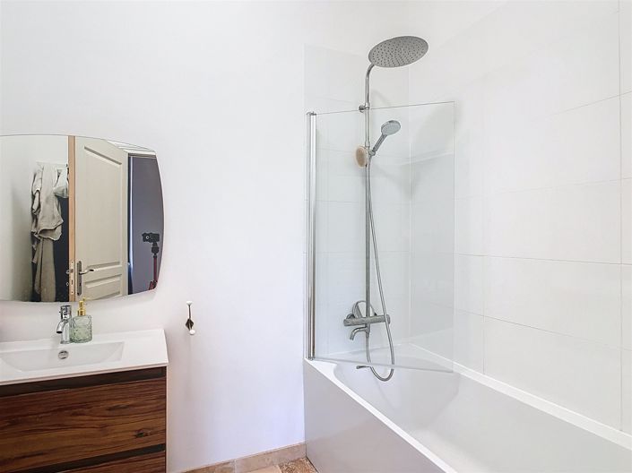 Image No.12-5 Bed House for sale