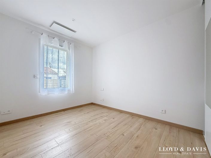 Image No.14-3 Bed House for sale