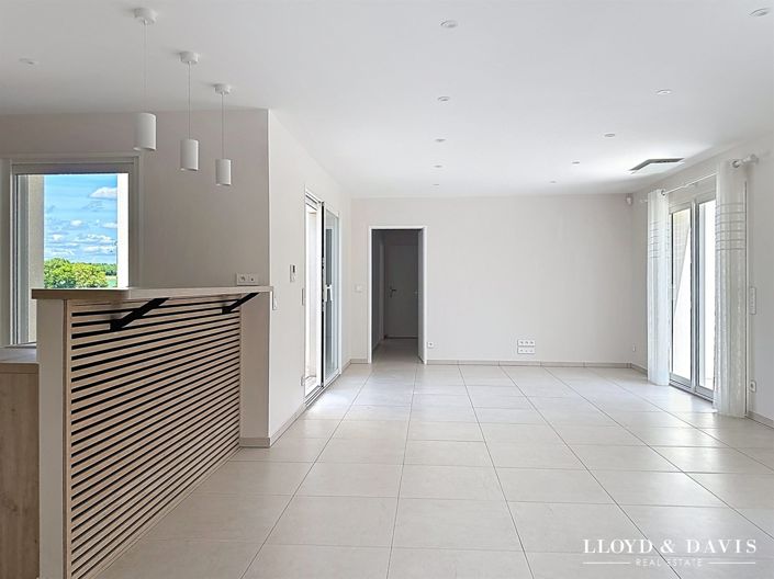 Image No.2-3 Bed House for sale