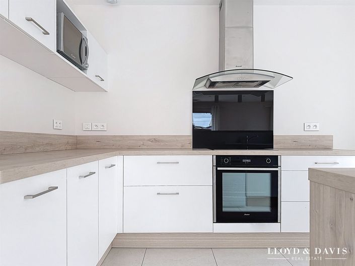 Image No.9-3 Bed House for sale