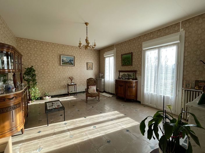 Image No.4-7 Bed House for sale