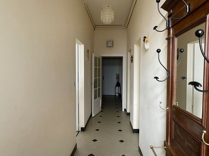 Image No.5-7 Bed House for sale