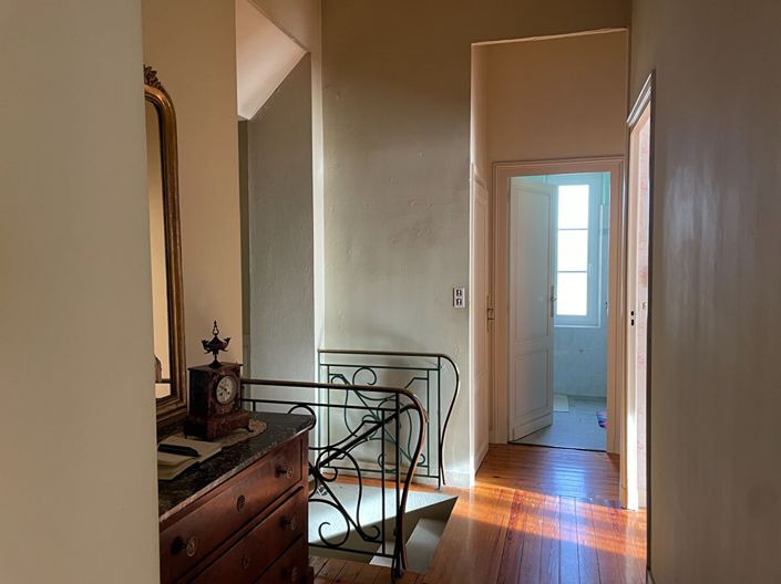 Image No.7-7 Bed House for sale