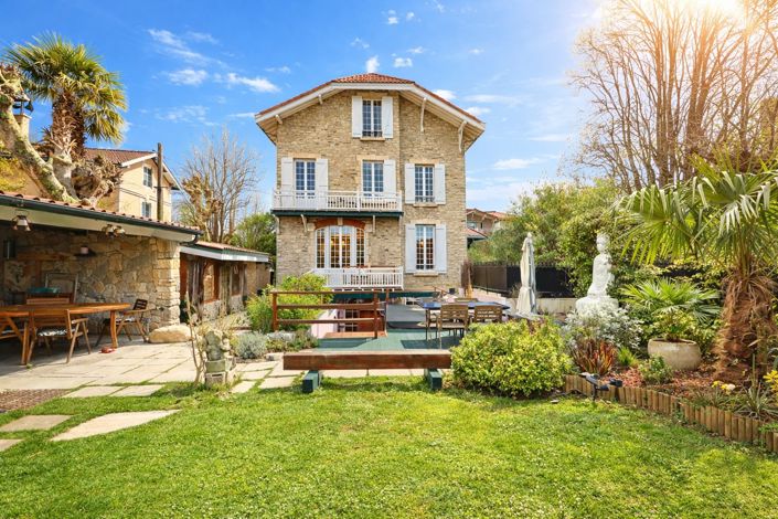 Image No.18-10 Bed Property for sale