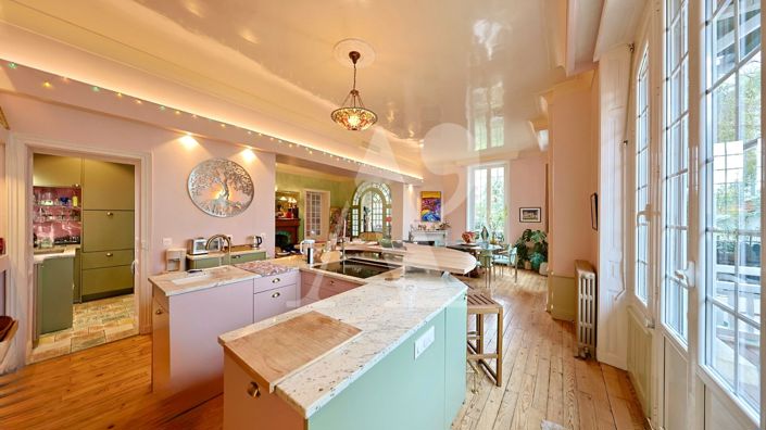 Image No.2-10 Bed Property for sale