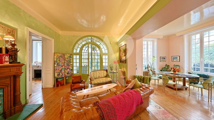 Image No.3-10 Bed Property for sale