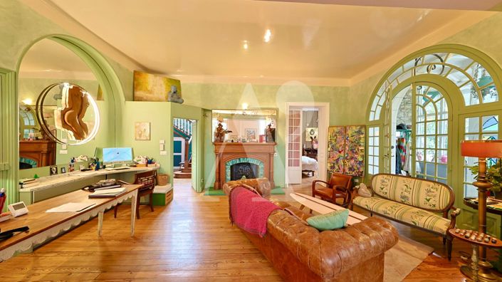 Image No.4-10 Bed Property for sale