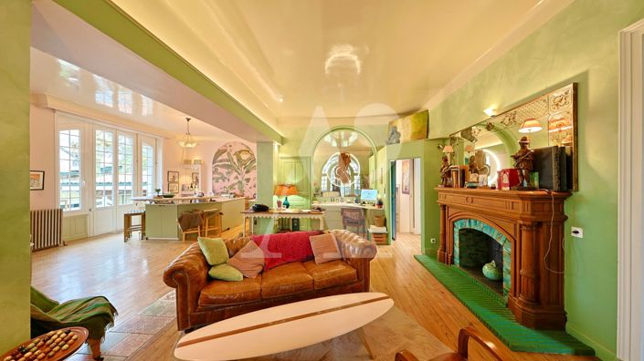 Image No.5-10 Bed Property for sale