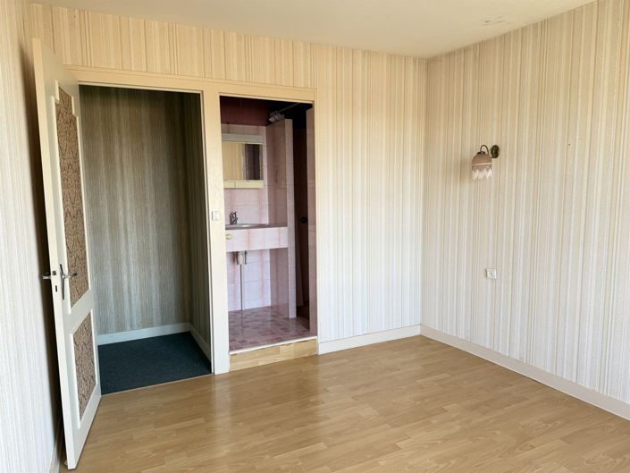 Image No.12-6 Bed House for sale