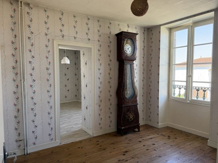 Image No.16-6 Bed House for sale