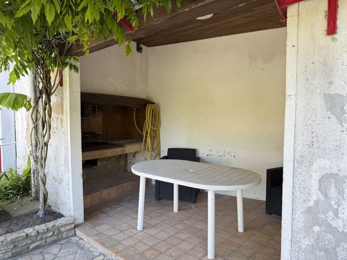 Image No.30-6 Bed House for sale