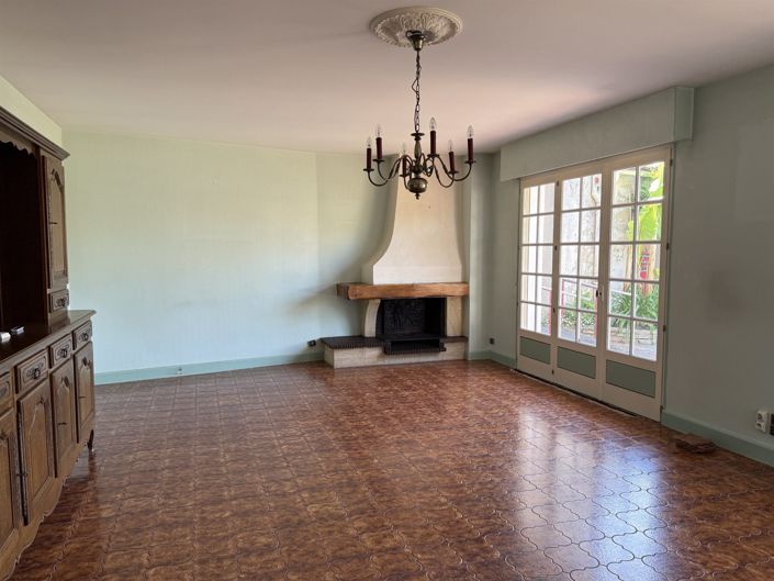 Image No.5-6 Bed House for sale