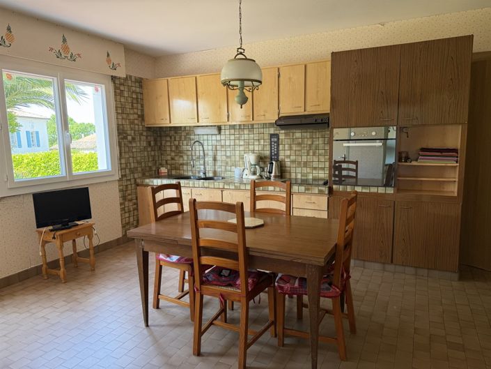 Image No.8-6 Bed House for sale