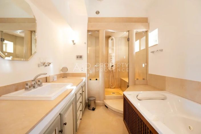 Image No.12-6 Bed House for sale