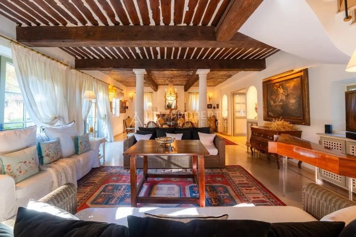 Image No.17-6 Bed House for sale