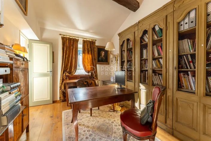 Image No.19-6 Bed House for sale