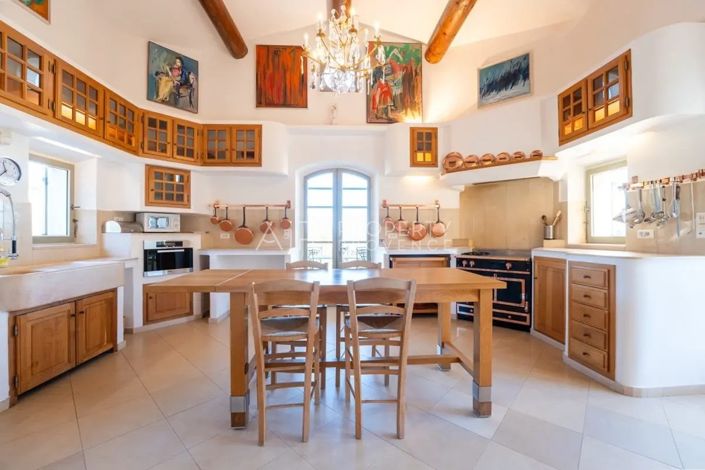 Image No.2-6 Bed House for sale