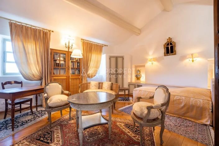 Image No.20-6 Bed House for sale