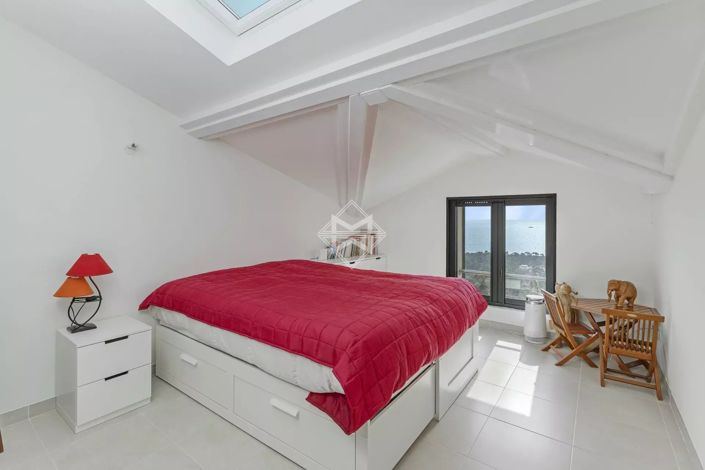 Image No.10-6 Bed House for sale