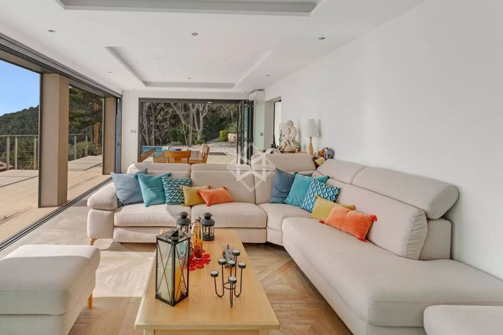 Image No.4-6 Bed House for sale